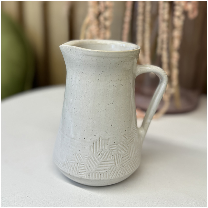 Кувшин-молочник из керамики белый с фактурой Fabrica